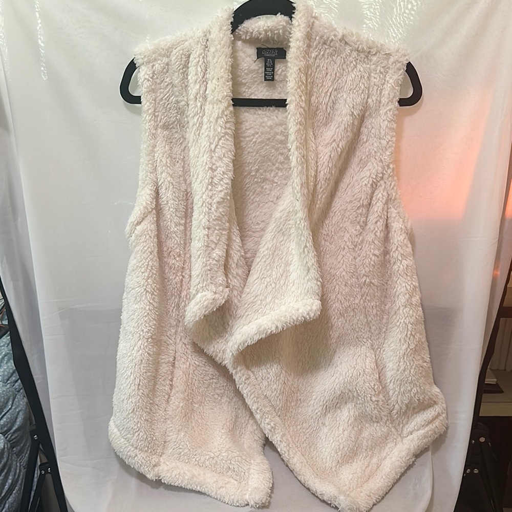 Jones New York Cream Sherpa Vest Waterfall Design